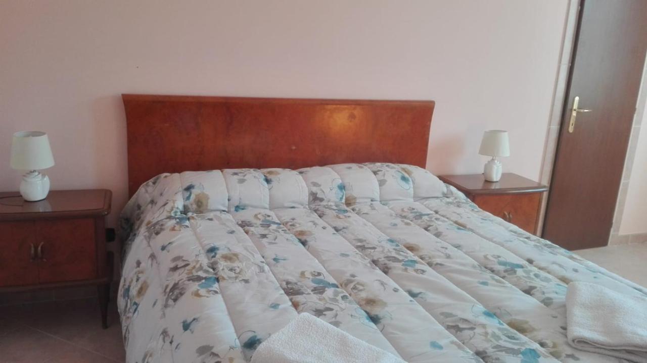 Dal Compare Bed & Breakfast San Pio delle Camere ภายนอก รูปภาพ